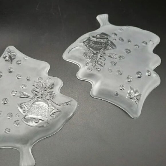 Frosted Christmas Tree Plates Set of 2 Celebrations Crystal Clear Glass - Picture 4 of 7